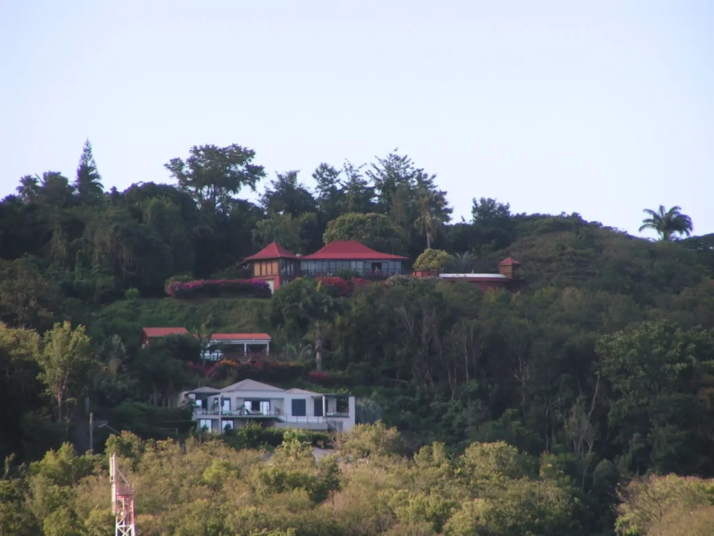 Anciennement Maison de Coluche Deshaies en Guadeloupe