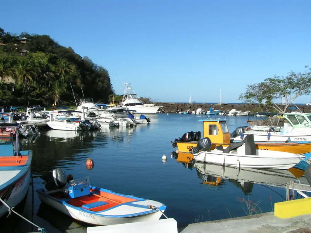 Le port de Deshaies en Guadeloupe