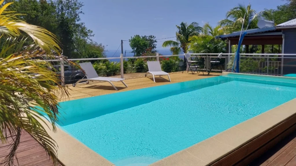 Piscine à débordement Hauts de Bornave Deshaies Guadeloupe