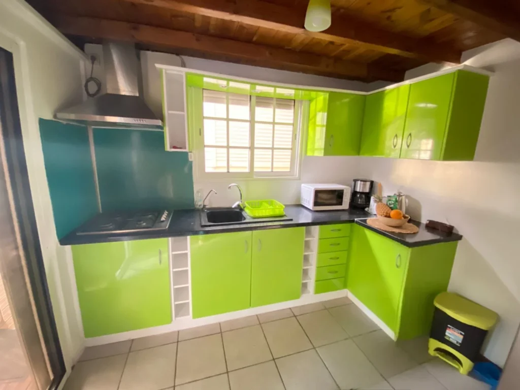 La cuisine équipée KAZ AN NOU Les Hauts de Bornave Deshaies Guadeloupe