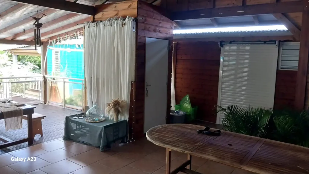 La salle de réception Les hauts de Bornave Deshaies Guadeloupe