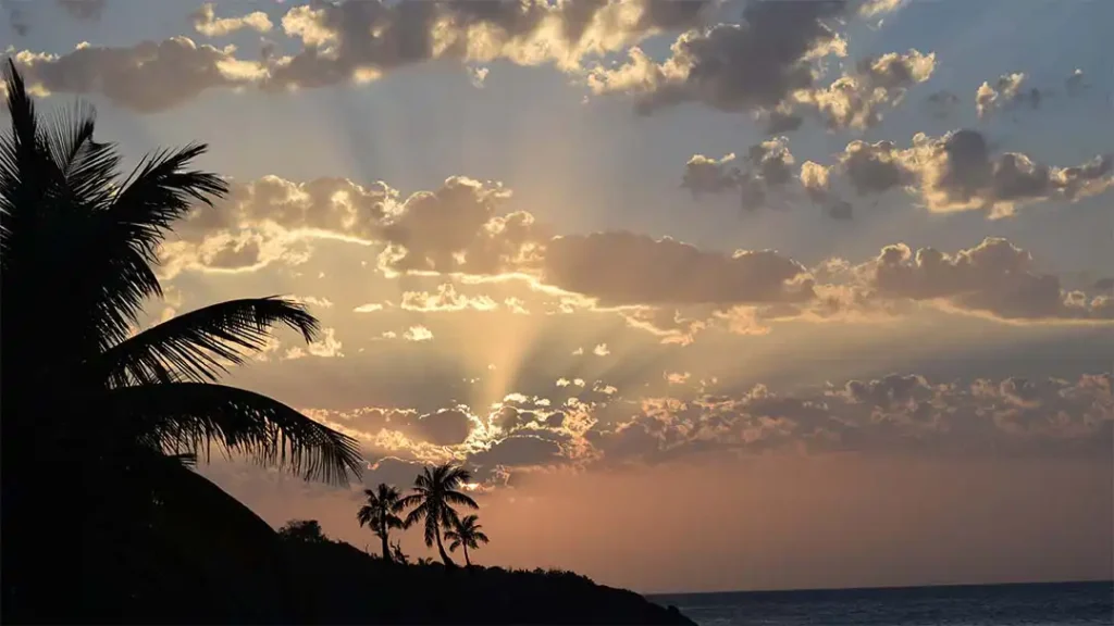 Coucher de soleil sur la Plage de la Perle en Guadeloupe